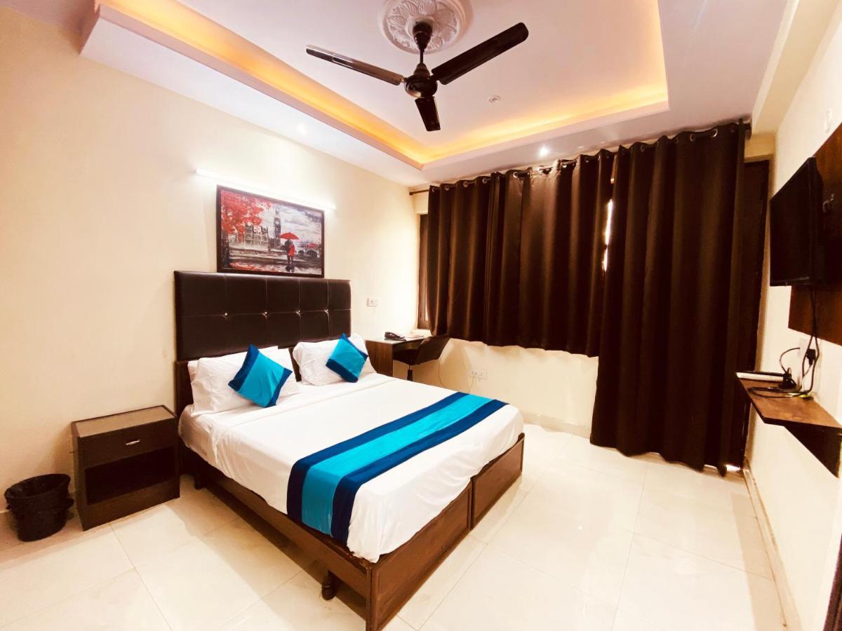 Hotel Admire Inn "Atta Market, Noida Sector 18" Εξωτερικό φωτογραφία