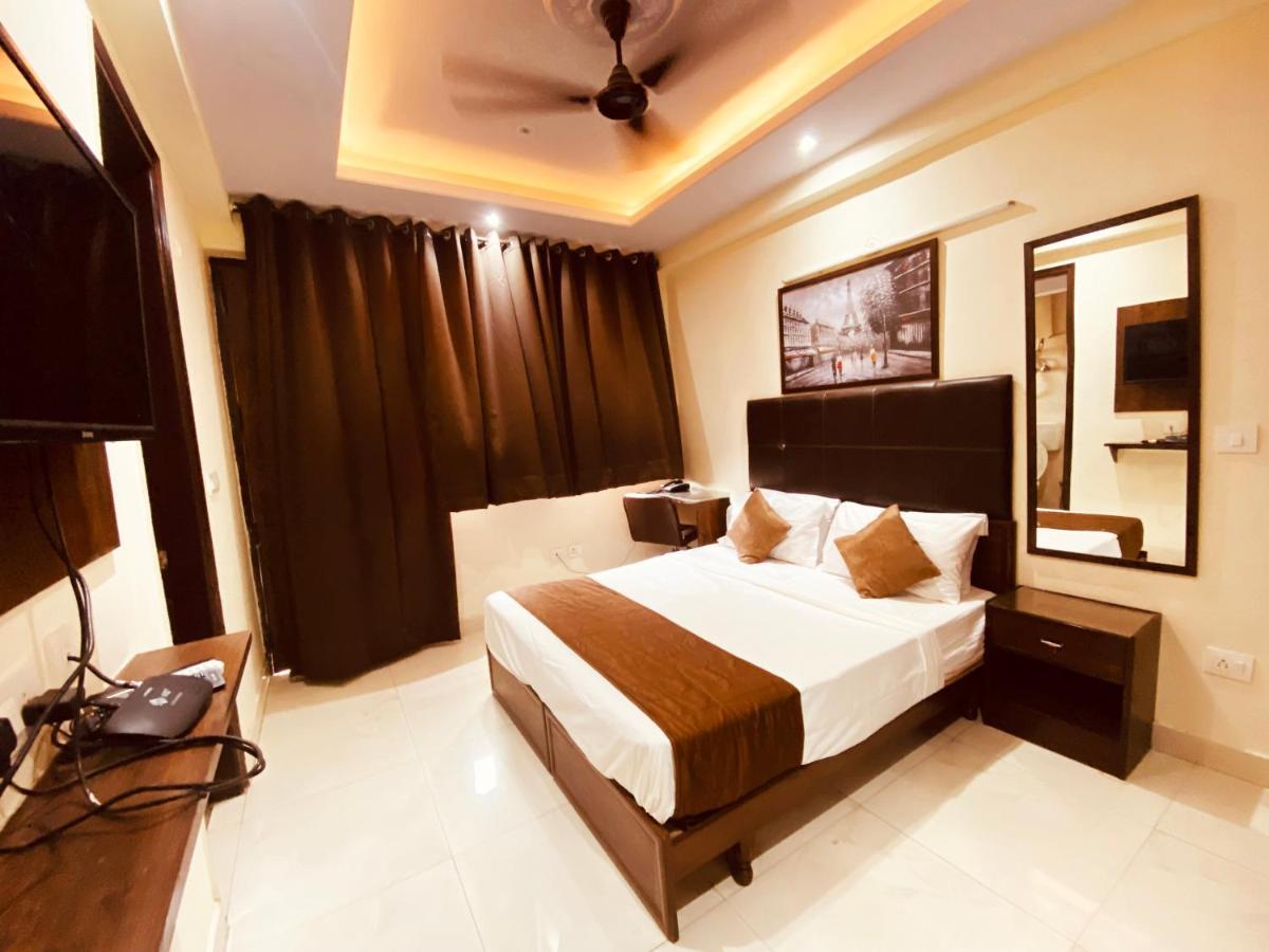 Hotel Admire Inn "Atta Market, Noida Sector 18" Εξωτερικό φωτογραφία
